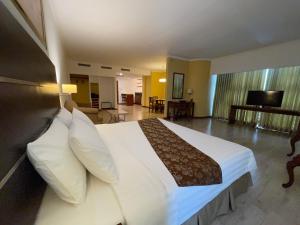 Postel nebo postele na pokoji v ubytování Days Hotel by Wyndham Iloilo