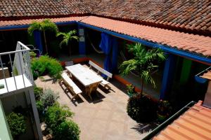 an overhead view of a patio with a table and chairs at Hostal Casa Verde in Santa Ana