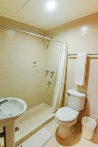 Koupelna v ubytování Rajah Park Hotel by Hiverooms + 37 fotografií