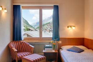 Nespecifikovaný výhled na hory nebo výhled na hory při pohledu z hotelu