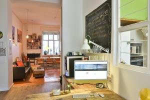A cozinha ou cozinha compacta de Kiez Hostel Berlin