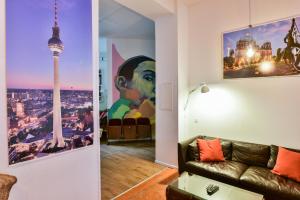 Uma área de estar em Kiez Hostel Berlin