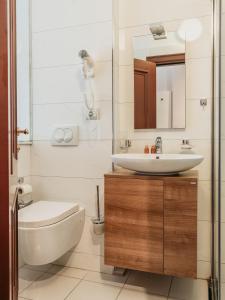 Phòng tắm tại Fishta Hotel & Apartments