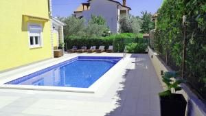 Bazén v ubytovaní Holiday House Holek alebo v jeho blízkosti