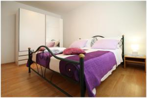 Postel nebo postele na pokoji v ubytování Mir Apartments