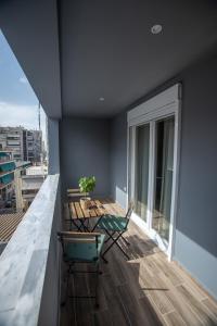 Balkón nebo terasa v ubytování Raise Averof Serviced Apartments