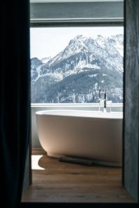 Ein allgemeiner Bergblick oder ein Berglick von des Hotels aus