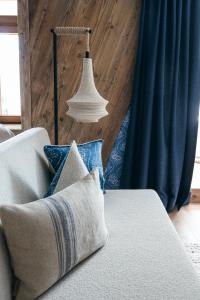 Ein Bett oder Betten in einem Zimmer der Unterkunft Boutiquehotel Blaue Burg Falkenstein