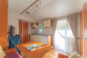 Kuchnia lub aneks kuchenny w obiekcie Hoamat#am#See