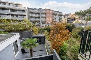 an apartment with a garden on the roof of a building at The Palmtree in Zandvoort