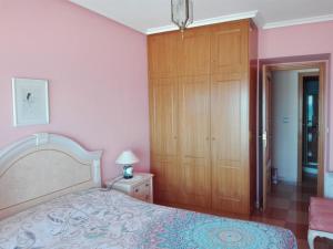 Postel nebo postele na pokoji v ubytování Edificio Montecarlo Playa San Juan