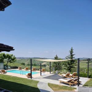 Piscina a Hotel Villa Lauri o a prop