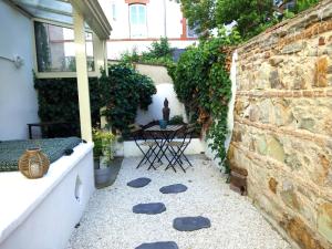 Patio alebo iná vonkajšia časť ubytovania Havre de paix coeur de Vichy