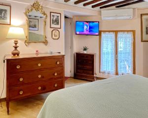 Afbeelding uit fotogalerij van LADYHOUSE Appartamento tipico con 4 posti letto in Siena