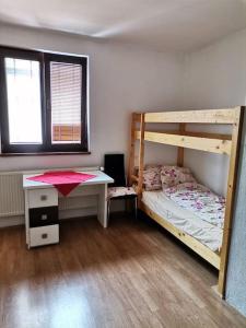 Poschodová posteľ alebo postele v izbe v ubytovaní Anh' private rooms for tourist