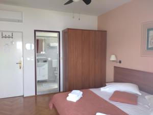 Postel nebo postele na pokoji v ubytování Guest House Palme