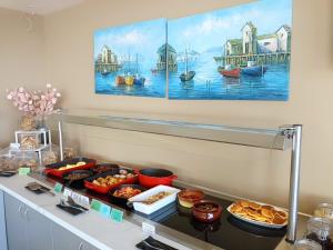 Comida en o cerca de este hotel