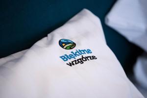 Błękitne Wzgórze - Nowoczesne Pokoje Gościnne的证书、奖牌、标识或其他文件
