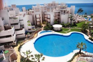 Bazén v ubytování Bahía Boutique Apartments nebo v jeho okolí