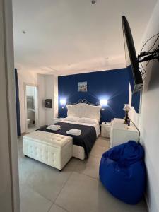 A bed or beds in a room at Samcri Luxury Home