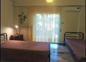 A bed or beds in a room at Vacations in Patra Rooms