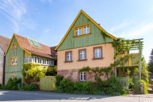 a house with a green roof at Maisonette Baugut in Remlingen
