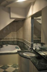 A bathroom at Villetta Panoramica con Giardino a Riccione