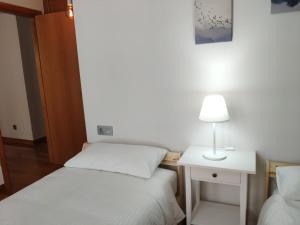 A bed or beds in a room at Coco Pardal, Pontevedra