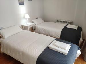A bed or beds in a room at Coco Pardal, Pontevedra