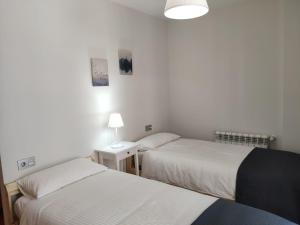 A bed or beds in a room at Coco Pardal, Pontevedra