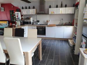 Köök või kööginurk majutusasutuses Chez Sabine