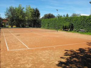 Tennis and/or squash facilities at Ágnes Pihenőház or nearby