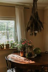 Gallery image of Ulążki17 - stary, tylko odświeżony dom na brzegu jeziora w sercu lasu in Szczytno