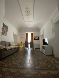 TV a/nebo společenská místnost v ubytování M.Mansion