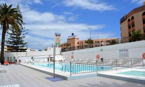 The swimming pool at or close to Teror 503