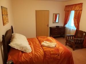 a bedroom with a bed with two towels on it at Schloss Kobershain in Schildau