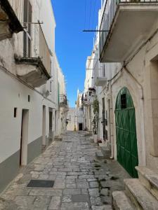 The surrounding neighborhood or a neighborhood close to the holiday home