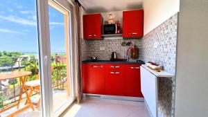 Kuchyň nebo kuchyňský kout v ubytování Apartments Pinezić