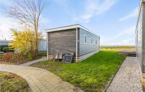 Κήπος έξω από το 3 Bedroom Stunning Home In Lauwersoog