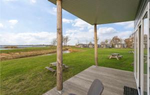 Κήπος έξω από το 3 Bedroom Stunning Home In Lauwersoog