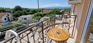 Balkón nebo terasa v ubytování Apartments Pinezić