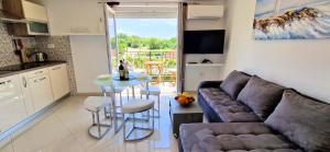 Kuchyň nebo kuchyňský kout v ubytování Apartments Pinezić