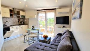 Kuchyň nebo kuchyňský kout v ubytování Apartments Pinezić