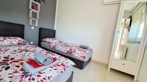 Postel nebo postele na pokoji v ubytování Apartments Pinezić