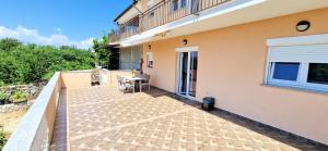 Balkón nebo terasa v ubytování Apartments Pinezić