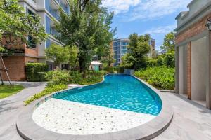Bassein majutusasutuses Title Naiyang residence Excellent location with pool view või selle lähedal