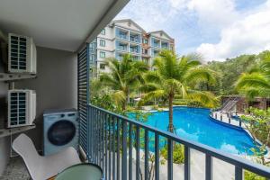 Bassein majutusasutuses Title Naiyang residence Excellent location with pool view või selle lähedal