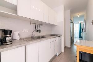 Kuchnia lub aneks kuchenny w obiekcie LA SIESTA APARTMENT