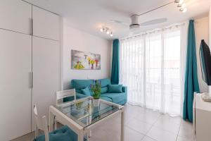 Telewizja i/lub zestaw kina domowego w obiekcie LA SIESTA APARTMENT