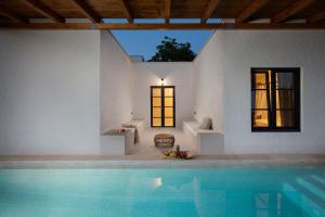 Bazén v ubytovaní Andresita`s Palace State-of-the-art Tropical Villa alebo v jeho blízkosti